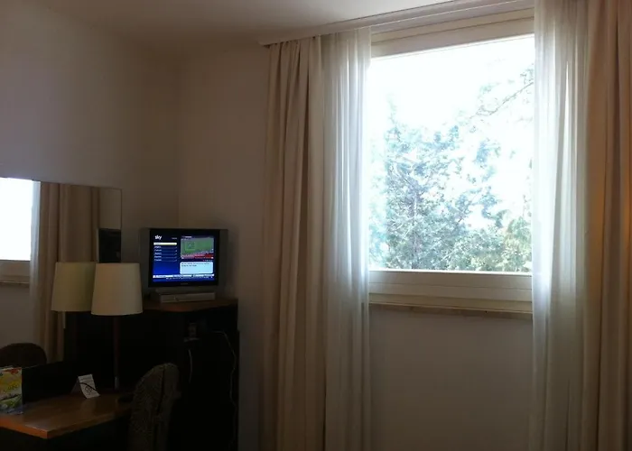 亚历山德拉别墅酒店 3* Alanno